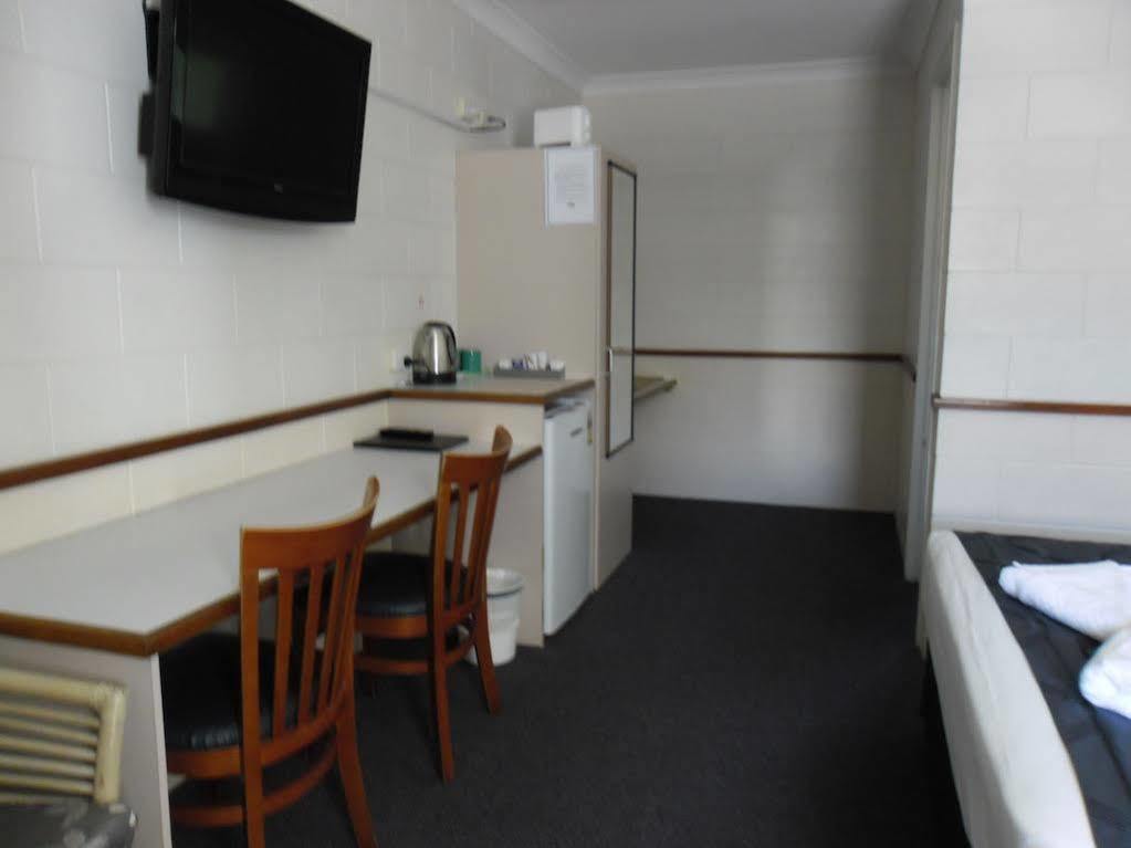 Banjo Paterson Motor Inn Townsville Exterior foto